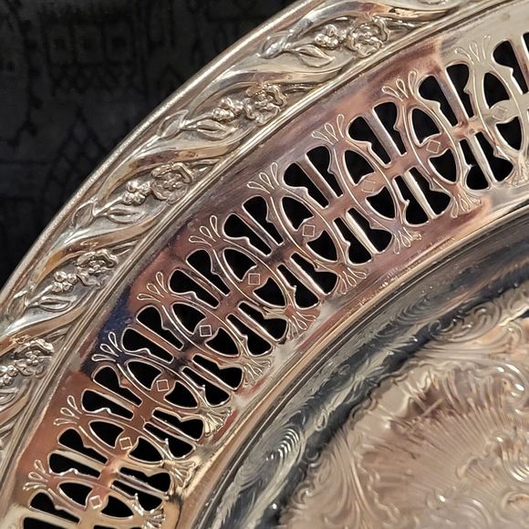 Vintage Wm Rogers & Son Spring Flowers 2011  Round Silverplate Pierced Tray EUC - Picture 6 of 9